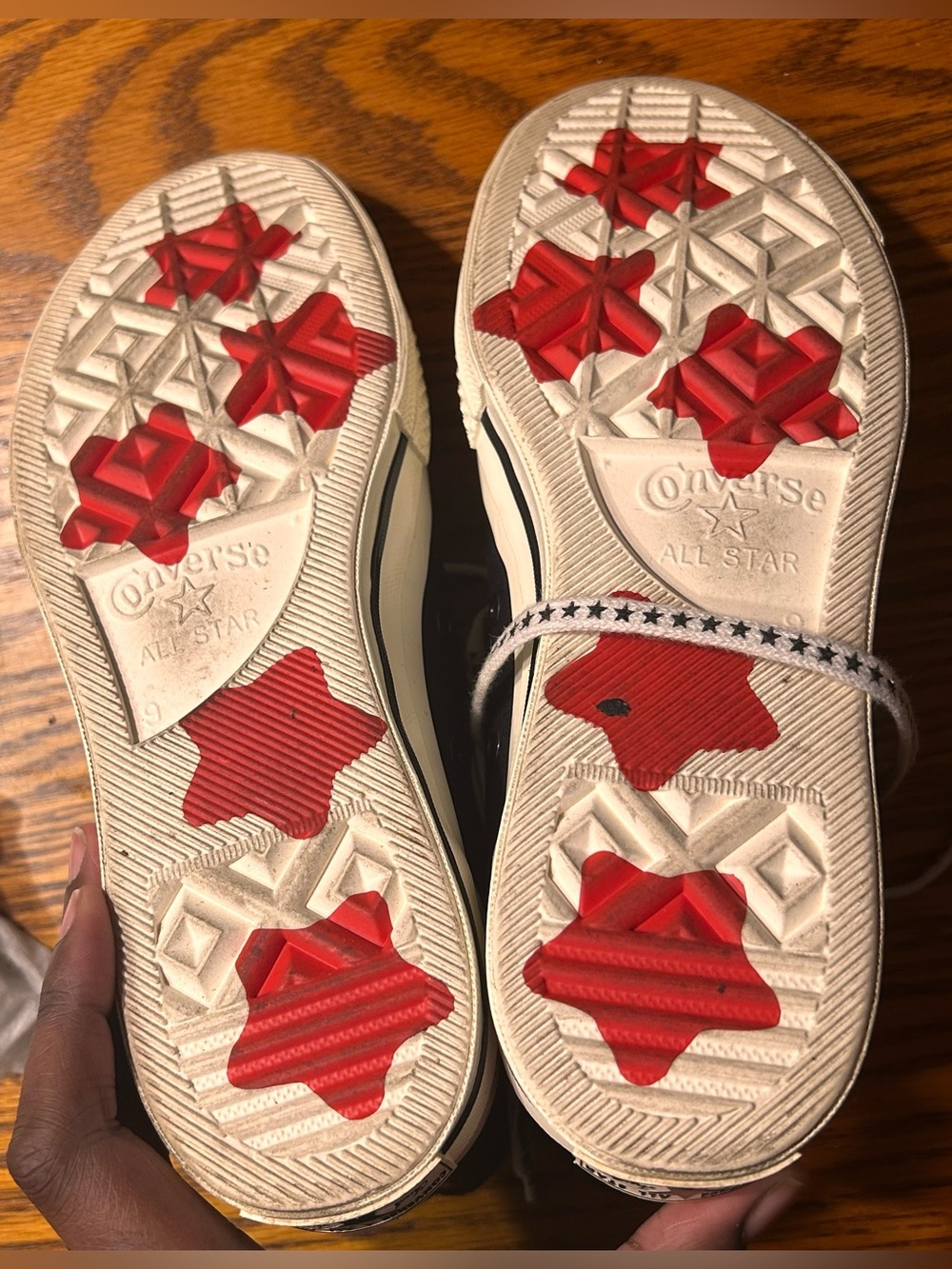 Hello Kitty Converse - Picture 4 of 6